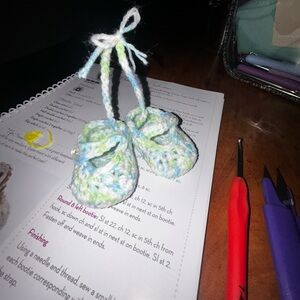 Handmade Baby Booties - Customizable colouring